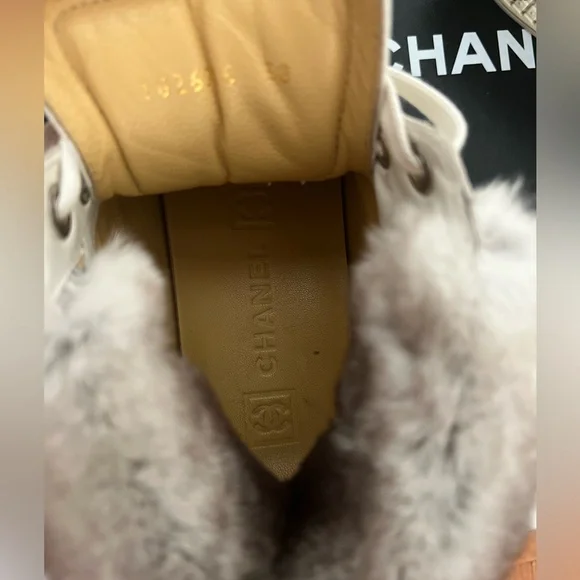 Vintage Chanel boots sneakers Italy size 38 real Fur Rare white Gray - Picture 6 of 12